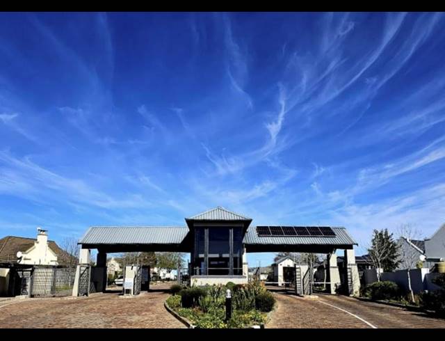 2 BEDROOM HOUSE FOR SALE IN BLUE MOUNTAIN VILLAGE
